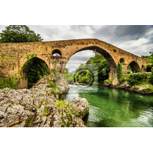 Фотообои с средневековым мостом над рекой