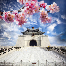 Фотообои с китайской архитектурой и цветущей сакурой