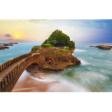 Фотообои — Каменный мост в море