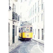 Фотообои - Трамвай на улицах Лиссабона