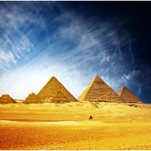 Пустыня с египетскими пирамидами