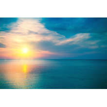Фотообои с волшебным восходом солнца над морем