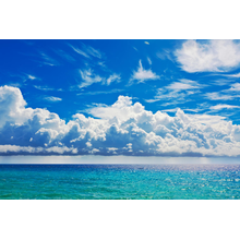 Фотообои с морским пейзажем на фоне неба с облаками