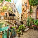 Фотообои с мостиком в венецианском дворике