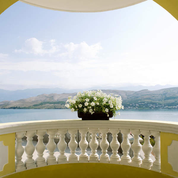 Фотообои — Балкон с видом на море