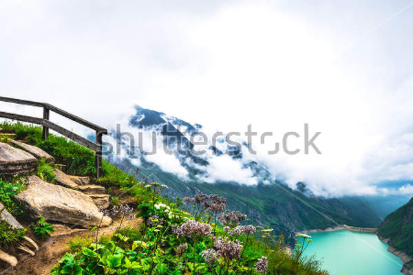 Фотообои на стену с горным пейзажем и спуском к озеру
