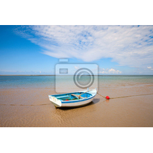 Фотообои с лодкой на пляже