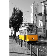 Фотообои с улицей Лиссабона и трамваем