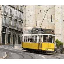 Фотообои на стену с желтым трамваем