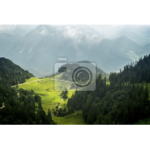 Фотообои с зеленым горным пейзажем
