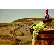 Фотообои с пейзажем - Бочка вина с вином и виноградом