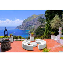 Вид с роскошной террасы на острове Капри, Италия