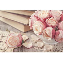 Фотообои с розами и старыми книгами