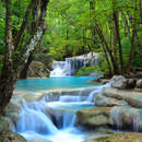Голубой водопад в тропическом лесу